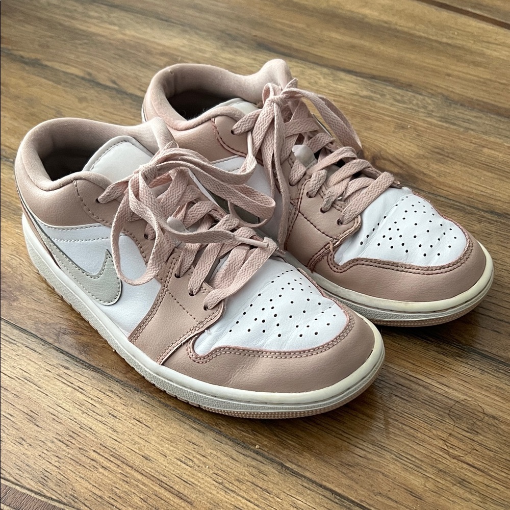 Women’s Nike Low-Top Sneakers - Blush Pink & White